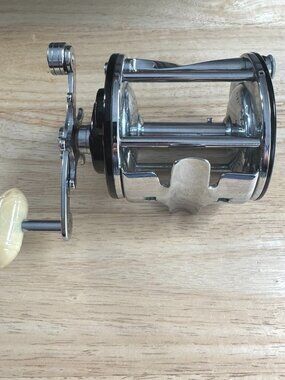 Vintage Penn Level Line 350 Fishing Reel Outdoor MC-138